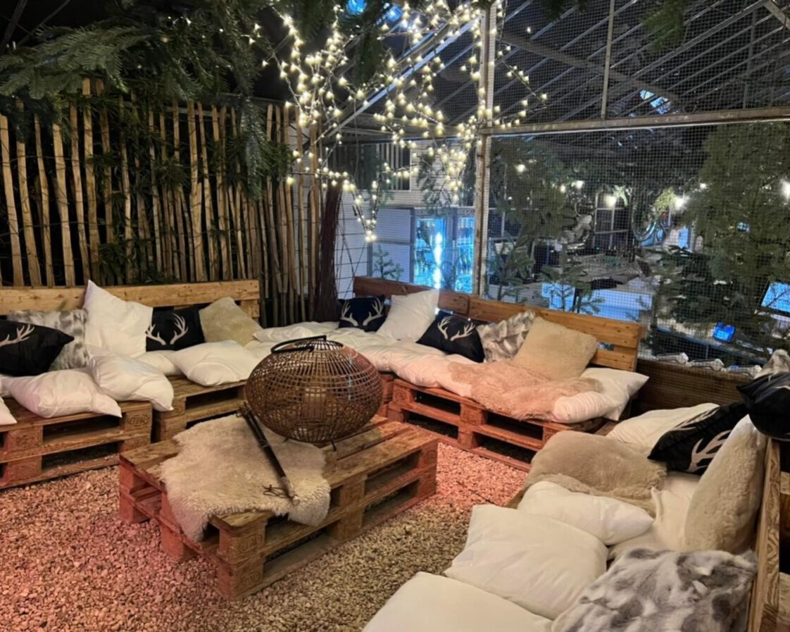 le salon d'attente du Restaurant ephemere les serres d'hiver à Namur